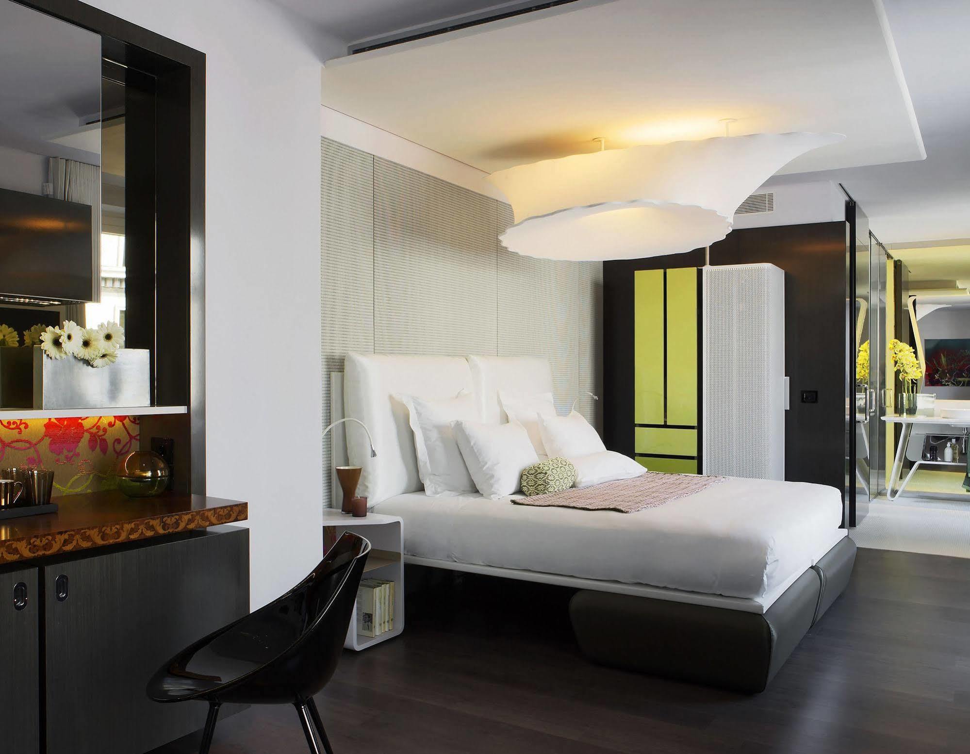 Palazzo Matteotti, The Dedica Anthology, Autograph Collection 호텔 밀라노 객실 사진 A bedroom at the Mandarin Oriental, Paris